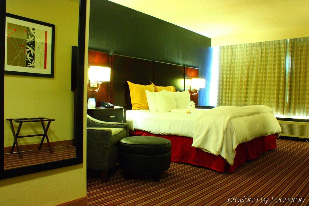Wyndham Garden Norfolk Downtown Exterior foto