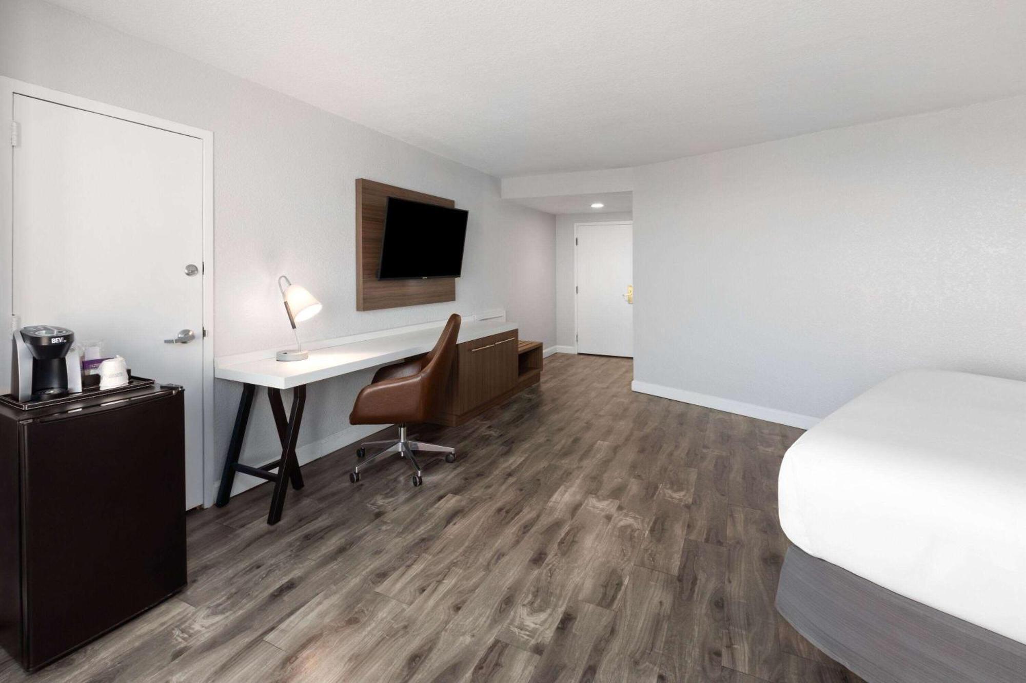 Wyndham Garden Norfolk Downtown Exterior foto