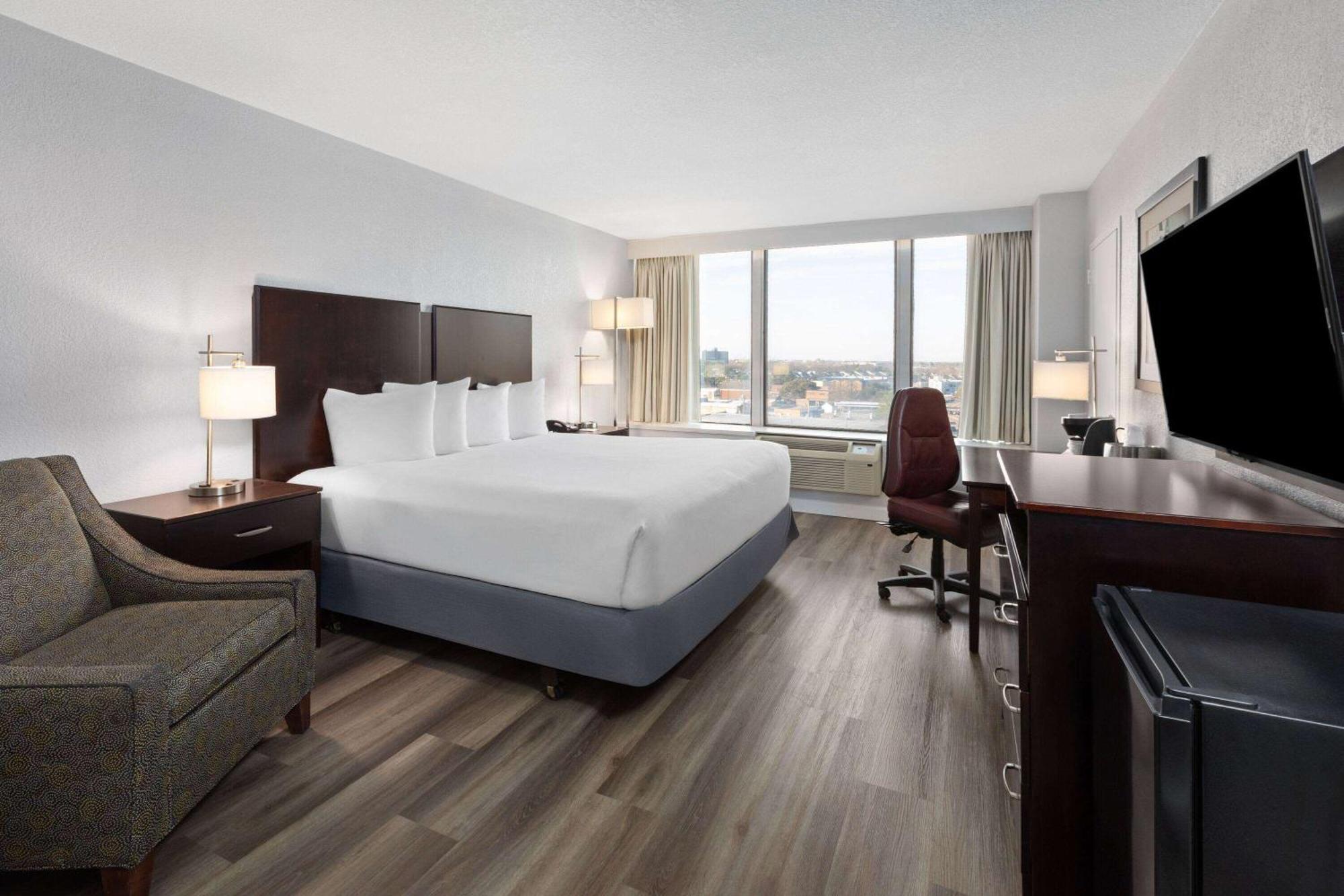 Wyndham Garden Norfolk Downtown Exterior foto
