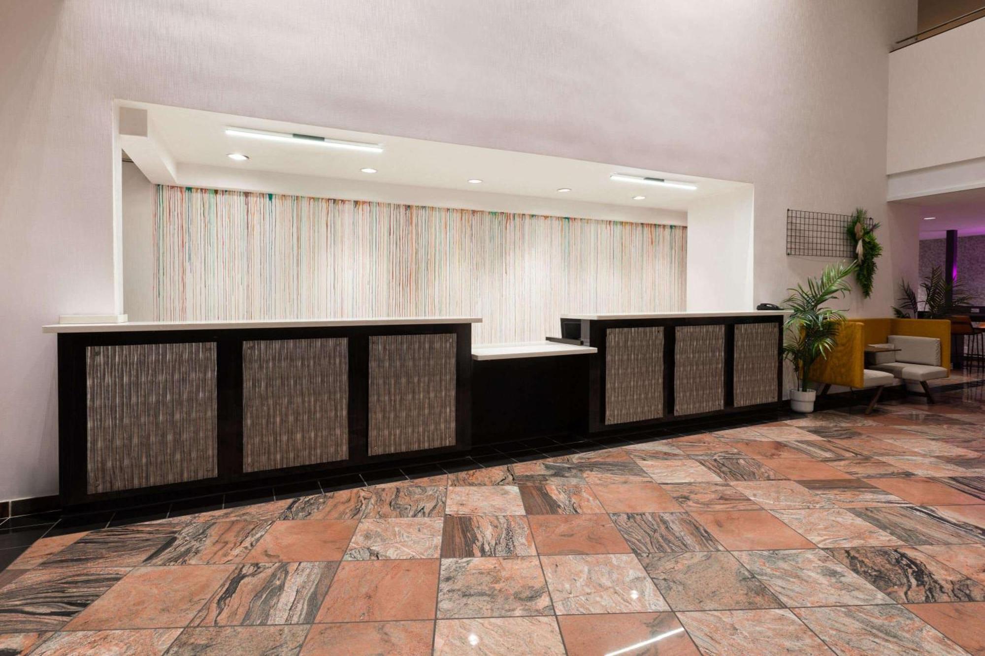 Wyndham Garden Norfolk Downtown Exterior foto